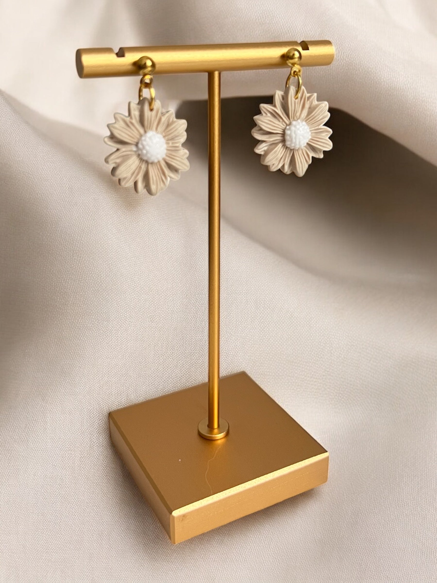 CC-Earrings - Daisy Dangle
