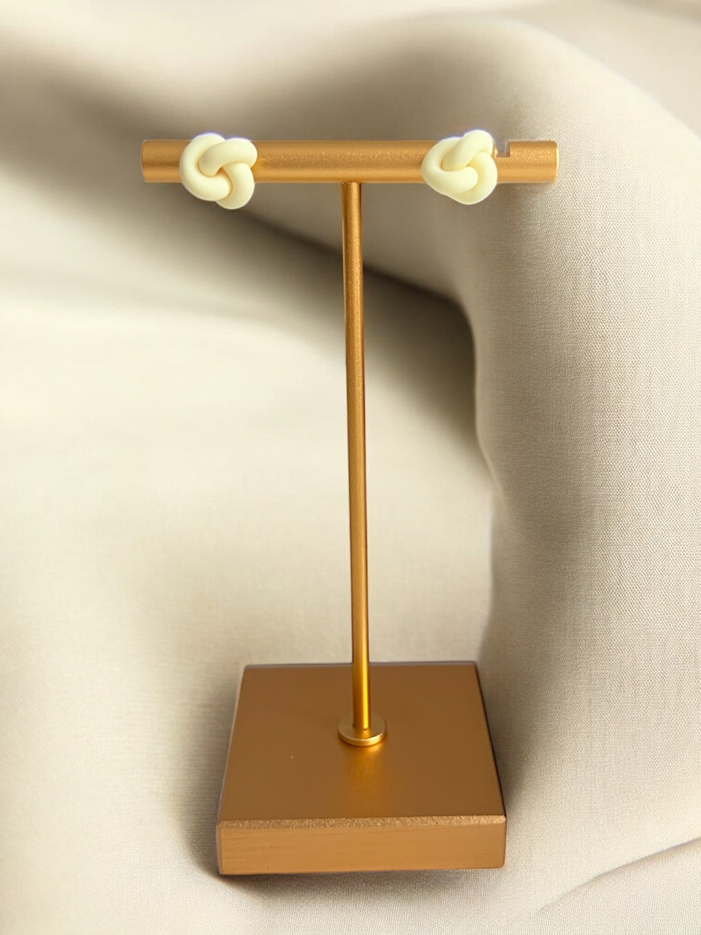 CC-Earrings - Knot Dots