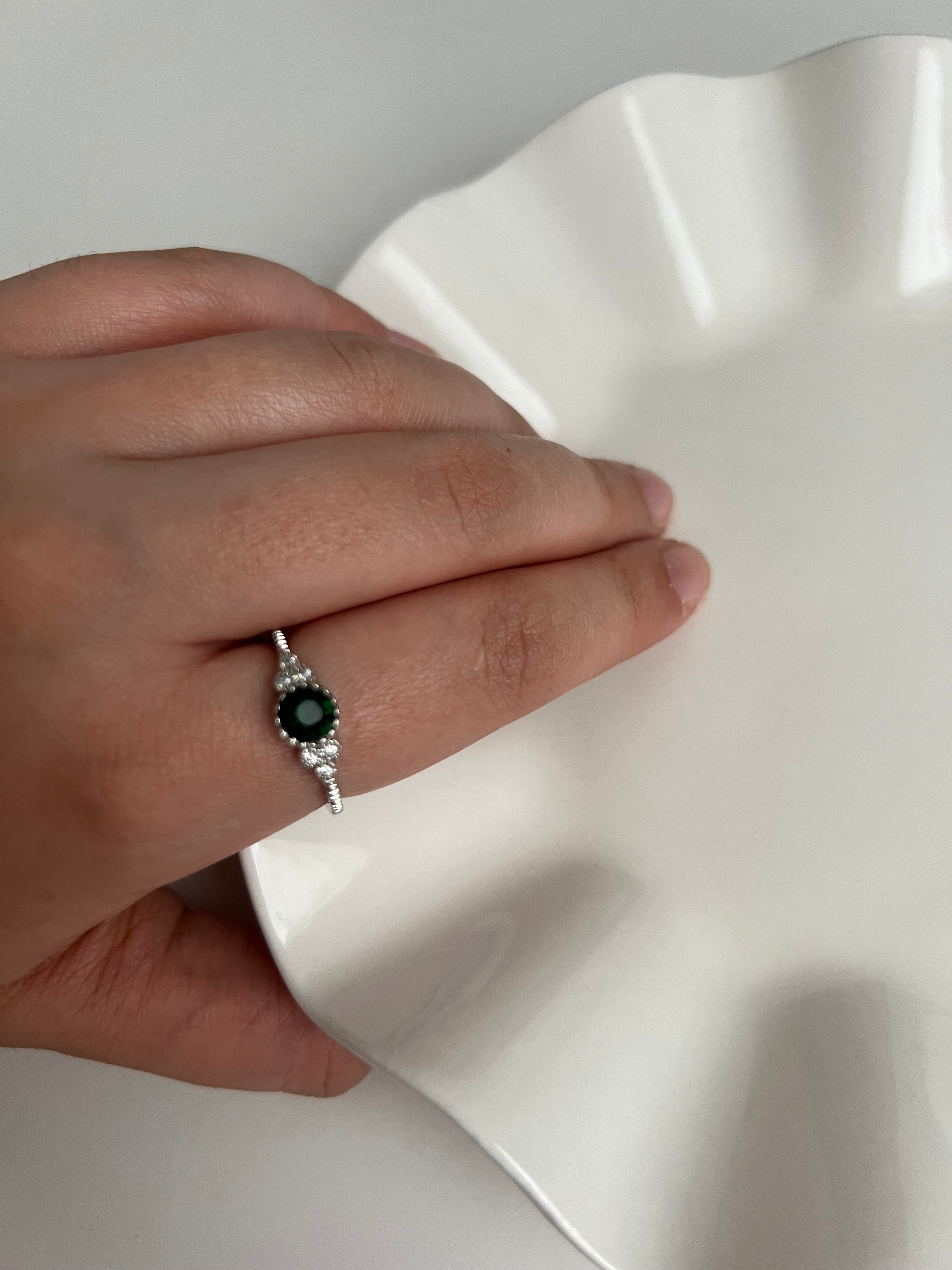 Ring - Emerald Gem - 925 Sterling Silver