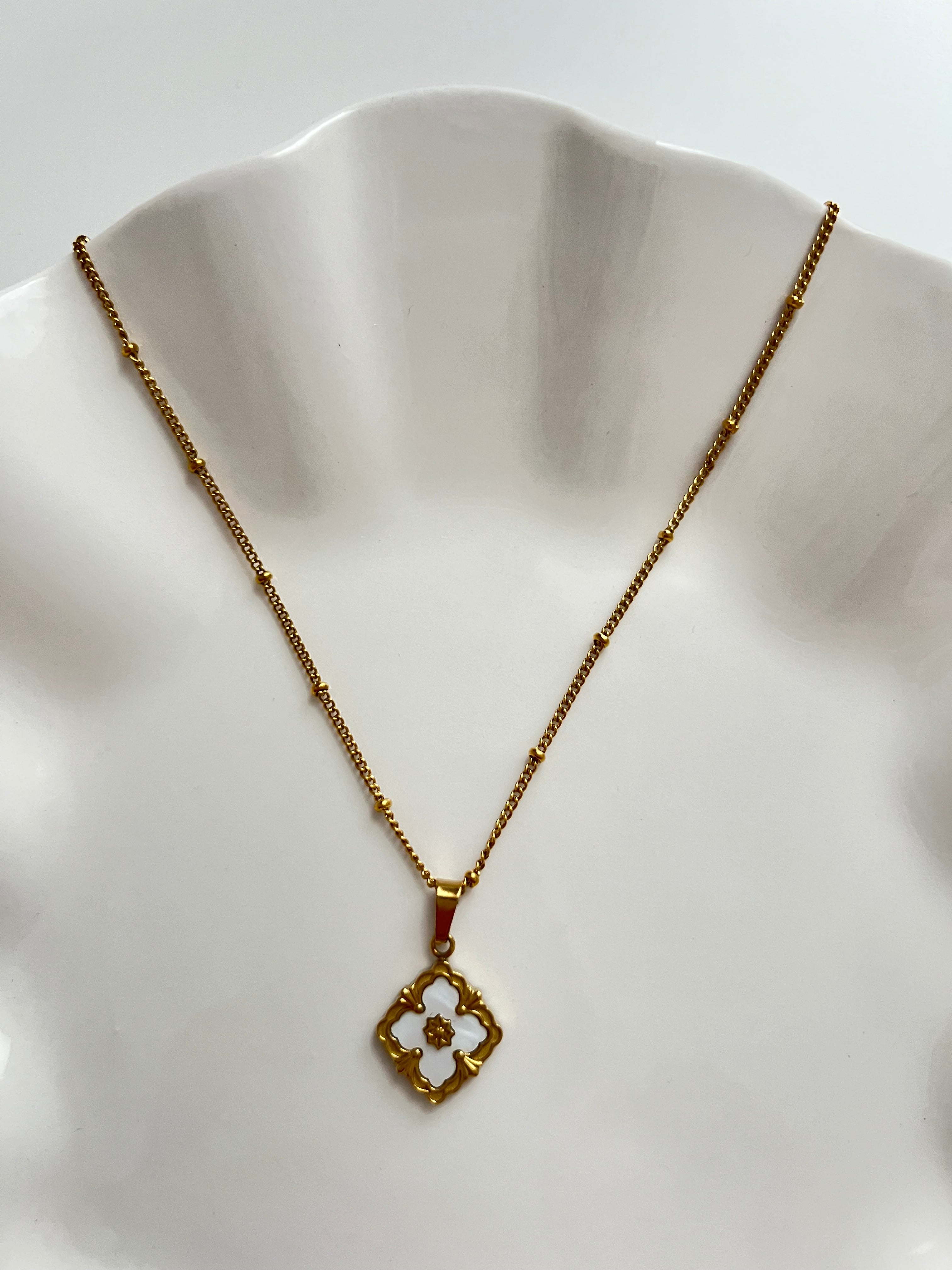 Necklace - Vintage Clover