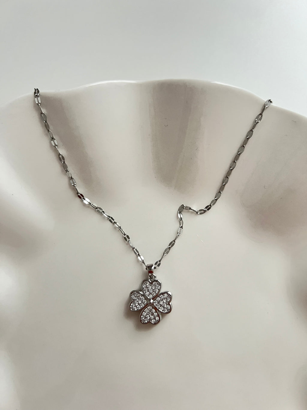 Necklace - Spinning Clover Silver