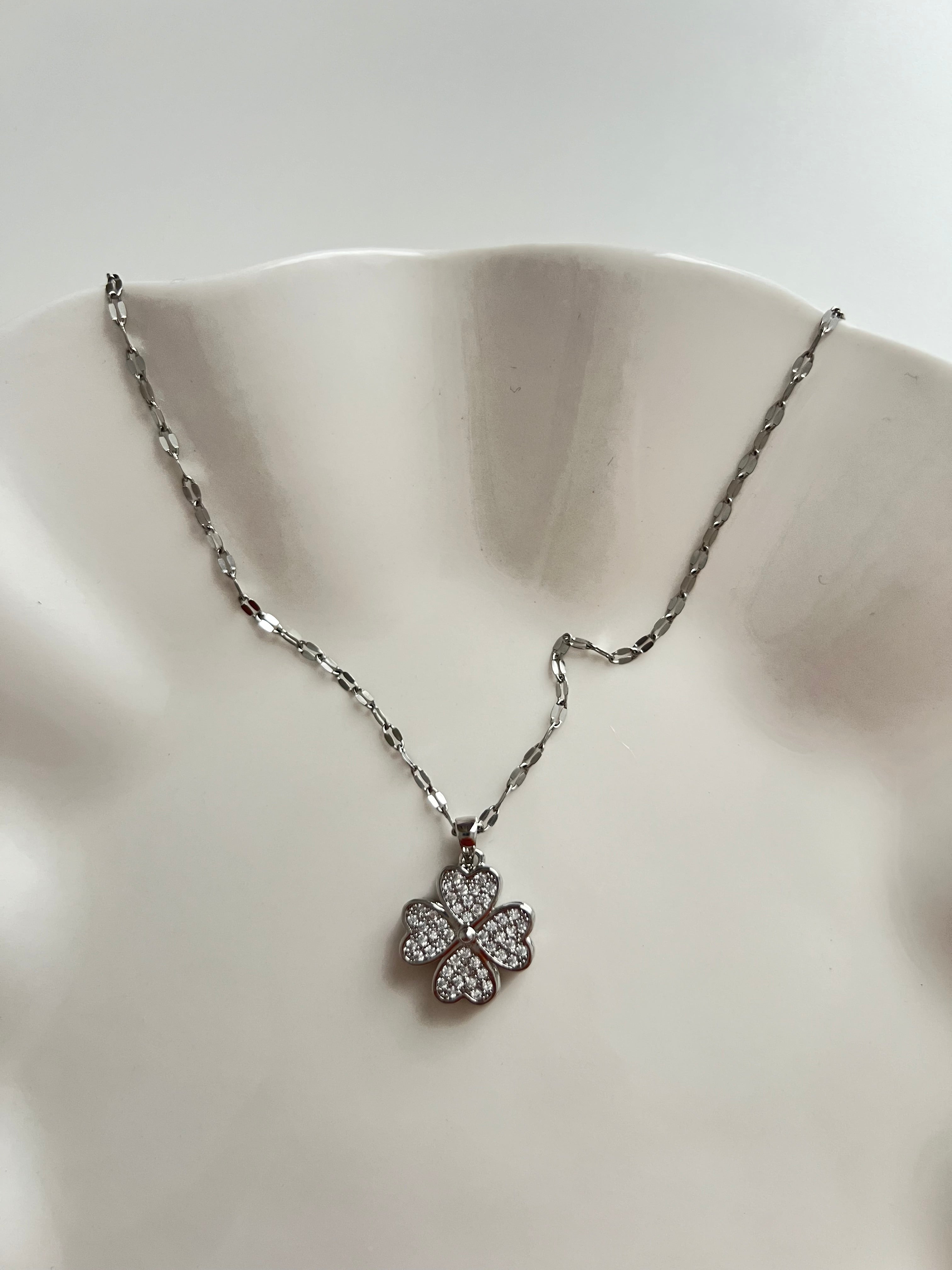 Necklace - Spinning Clover Silver