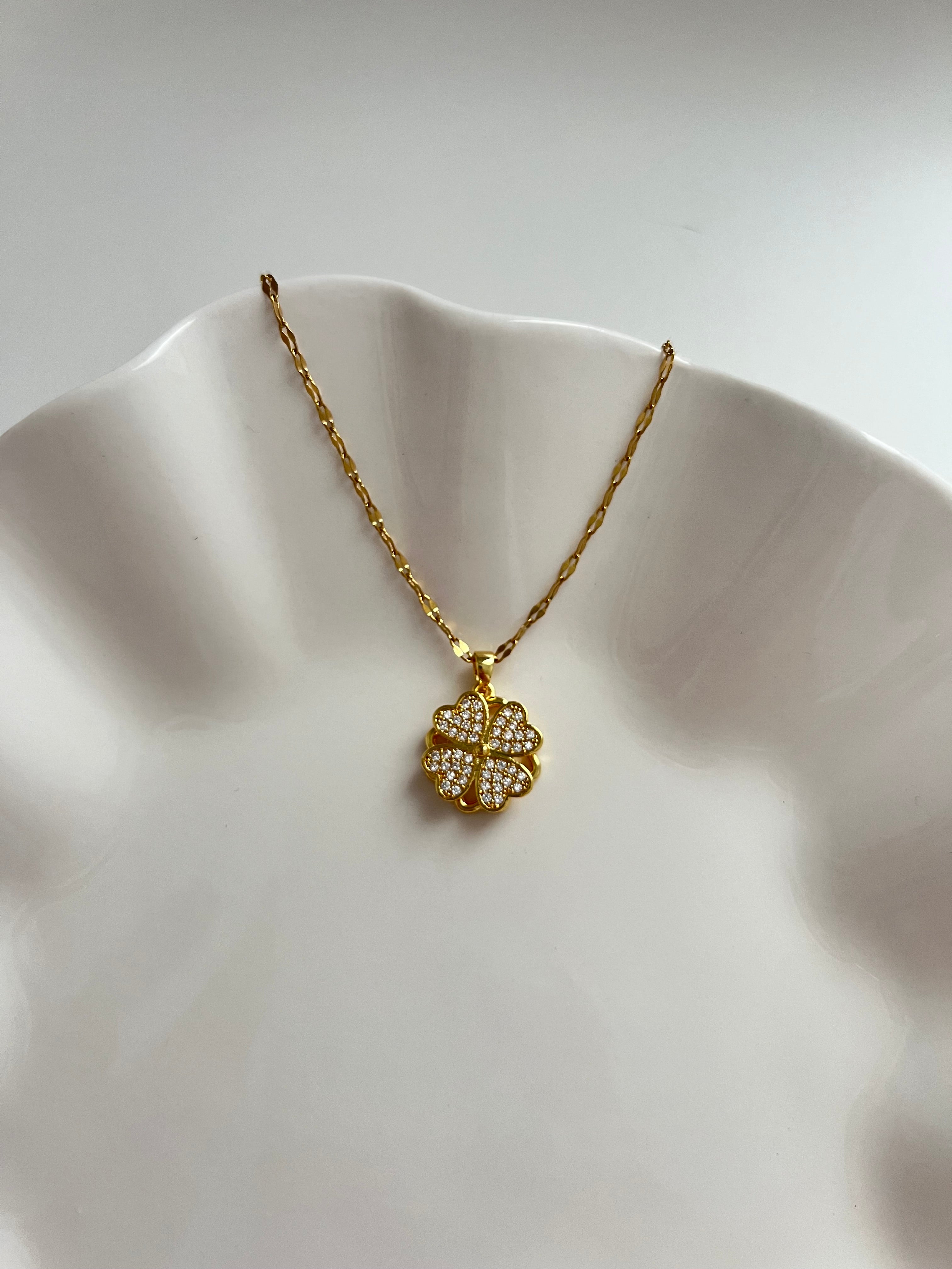 Necklace - Spinning Clover