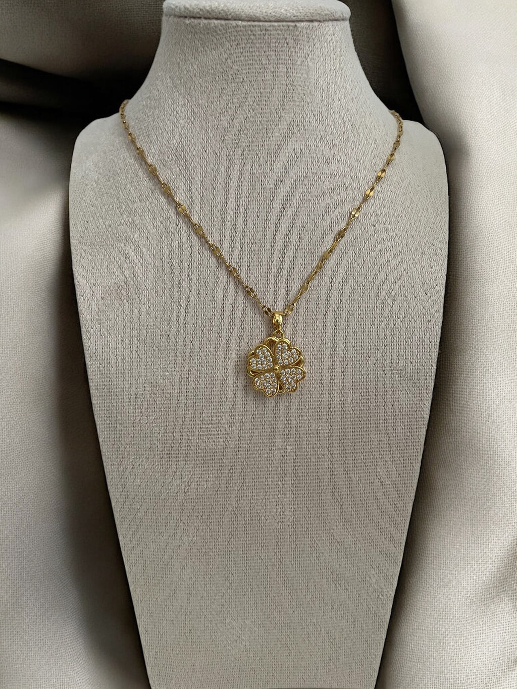 Necklace - Spinning Clover