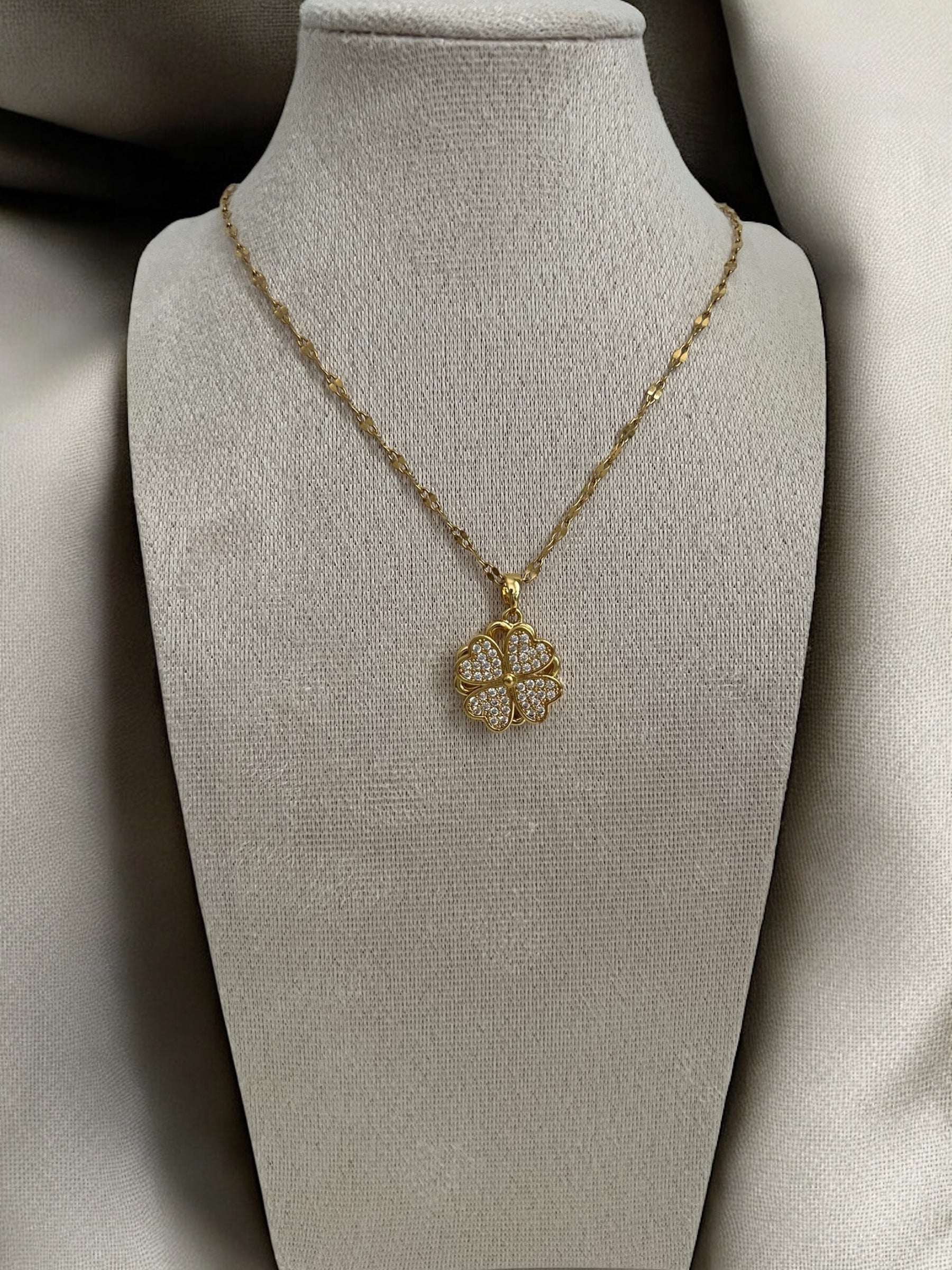 Necklace - Spinning Clover