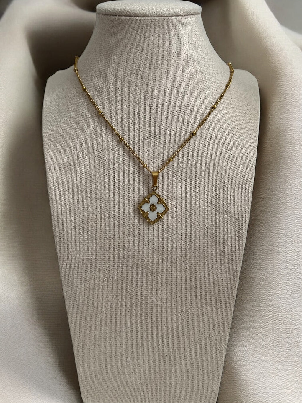 Necklace - Vintage Clover