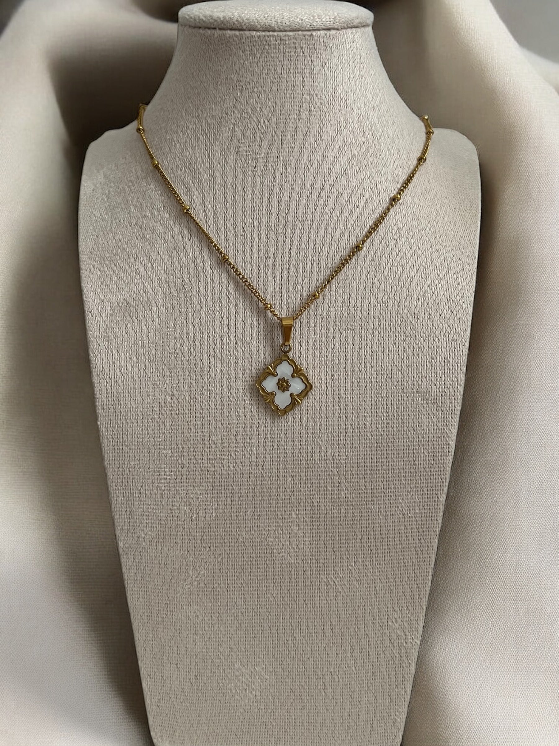 Necklace - Vintage Clover
